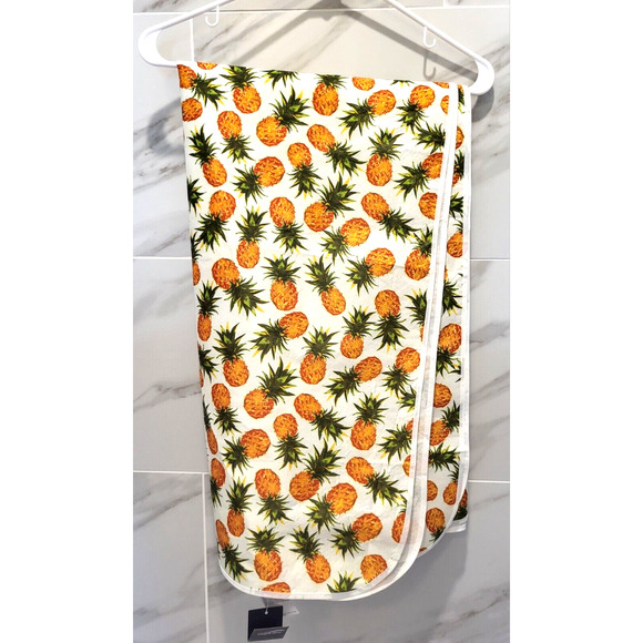 Festive Pineapple Print Indoor Outdoor Tablecloth 50x60" Machine Washable NWT - Picture 1 of 5